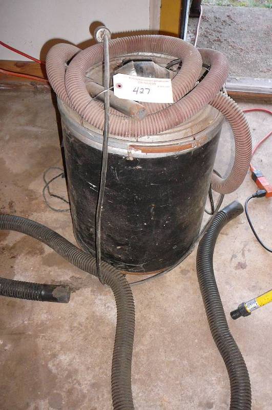 lot 427 image: Shop Vacuum