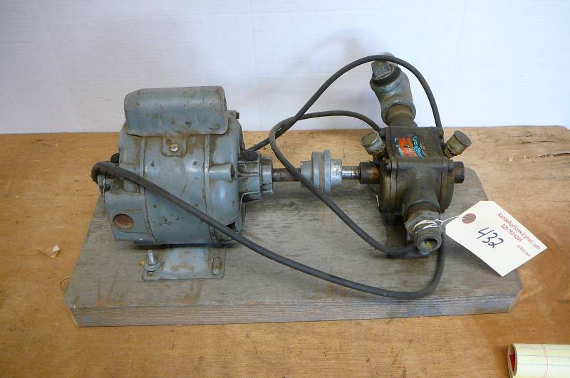 lot 432 image: Paddle Pump