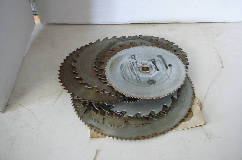 lot 453 image: Blades