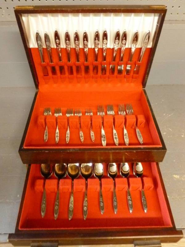 Stainless Flatware Set