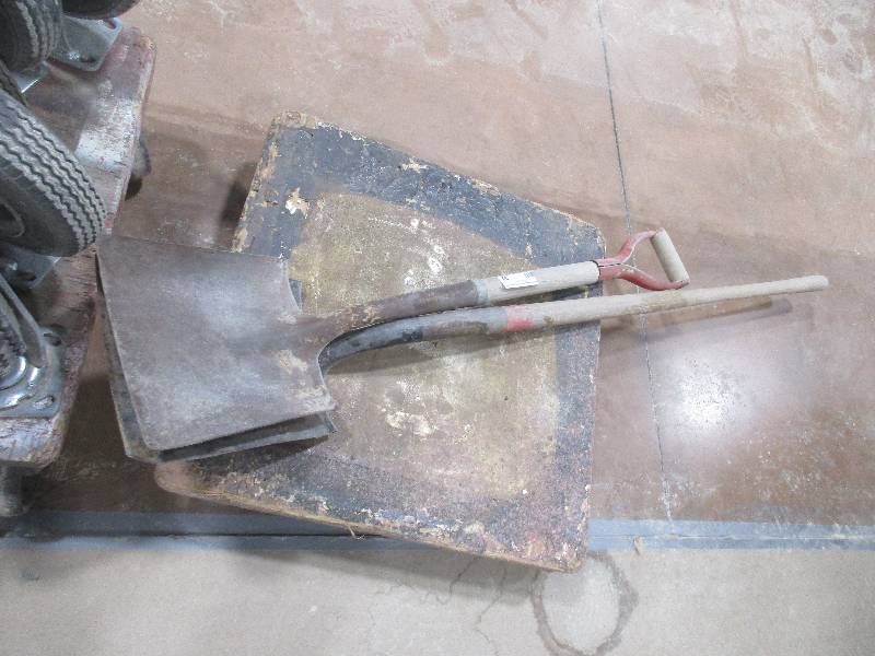 2 Shovels