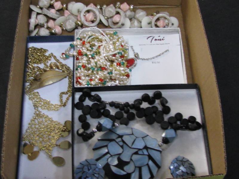 Asst jewelry
