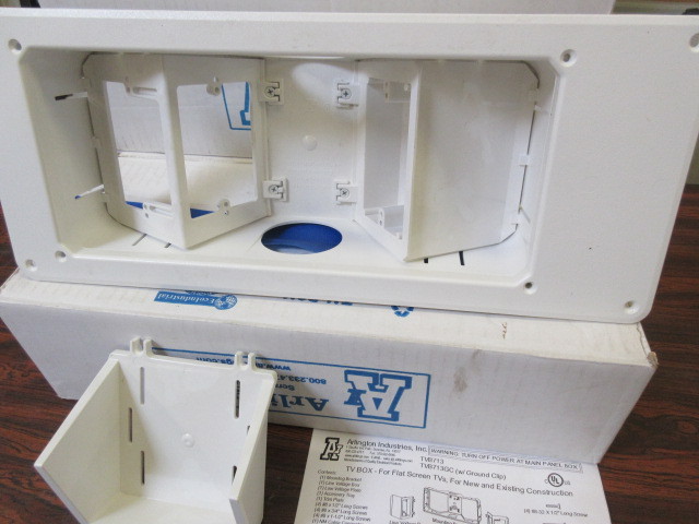 lot 605 image: 5 WALL MOUNT BRACKETS FOR FLAT SCREEN TV