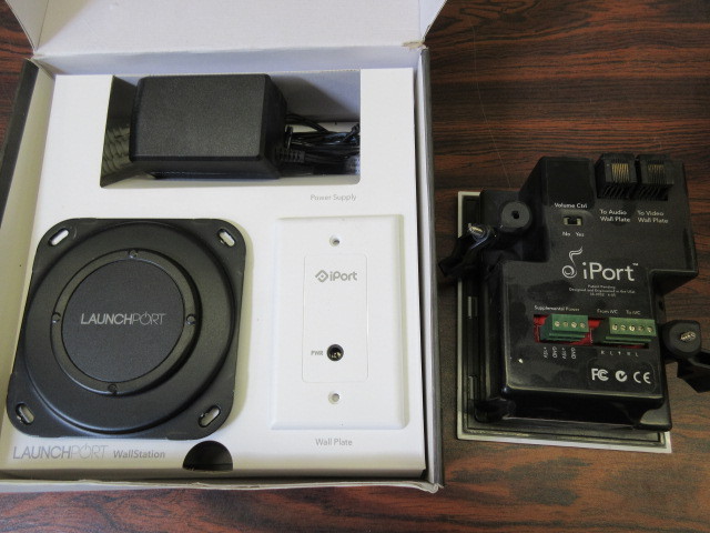 lot 625 image: iPORT WALL CHARGING STATIONS FOR iPAD & iPOD