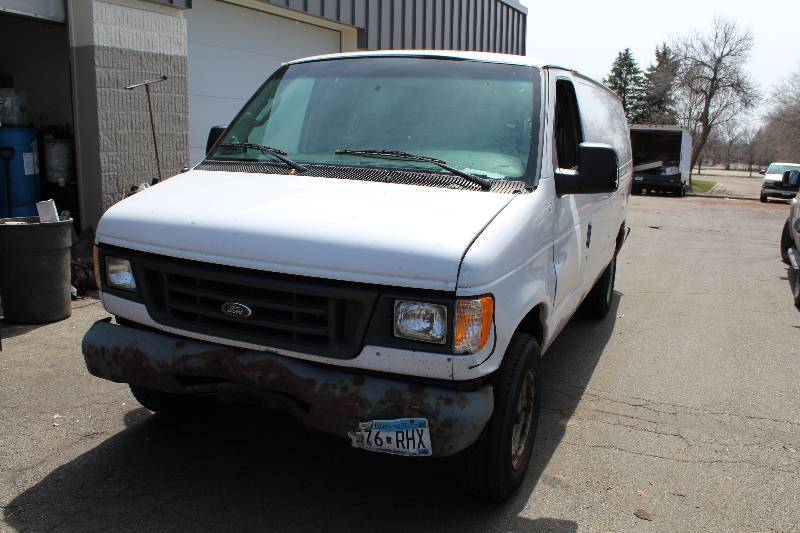 lot 5 image: 2003 Ford Econoline Extended Cargo Van