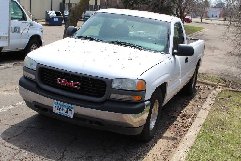 lot 2 image: 2002 GMC Sierra SL 1500 2-Door Pickup
