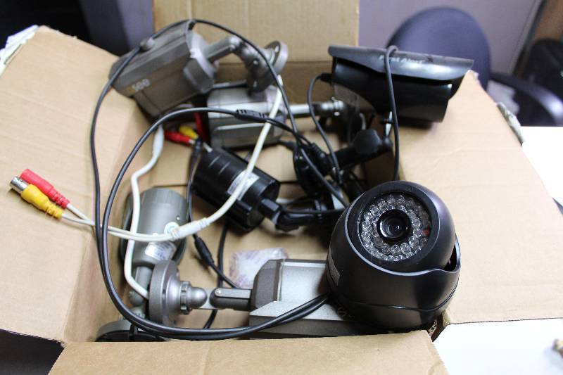 lot 16 image: Qsee Color Security System w 6-Cameras, Recorder, Cables