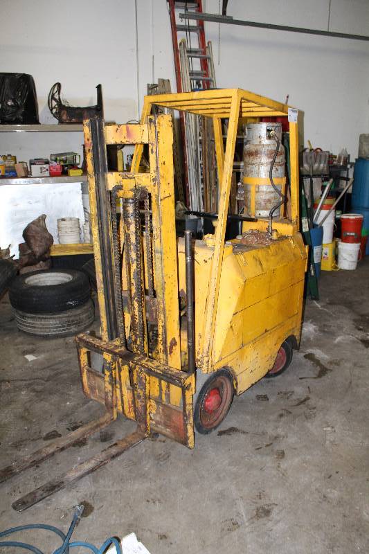 lot 7 image: Cleveland Towmotor Fork Lift