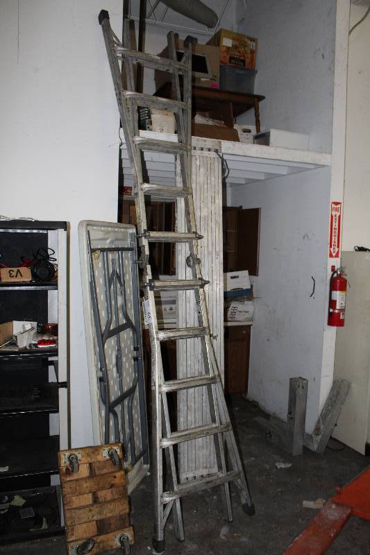 lot 39 image: 5-20ft. Collapsible Aluminum Ladder