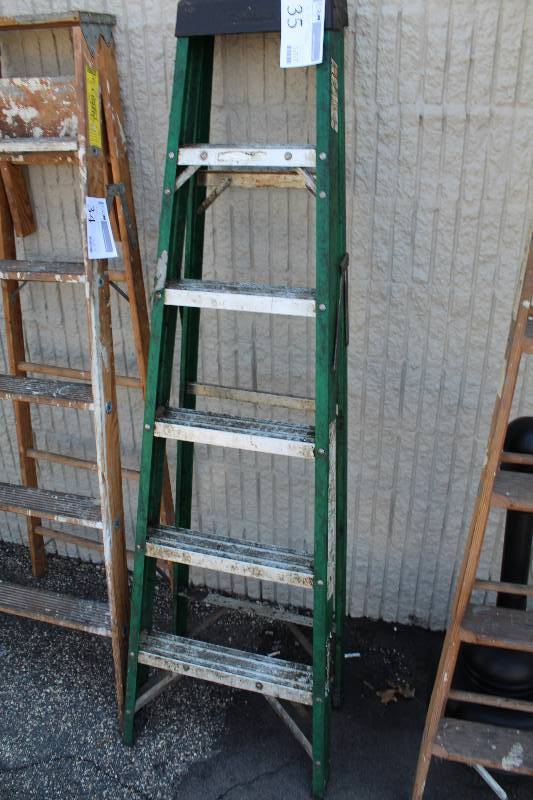 lot 35 image: Husky 6ft. Ladder