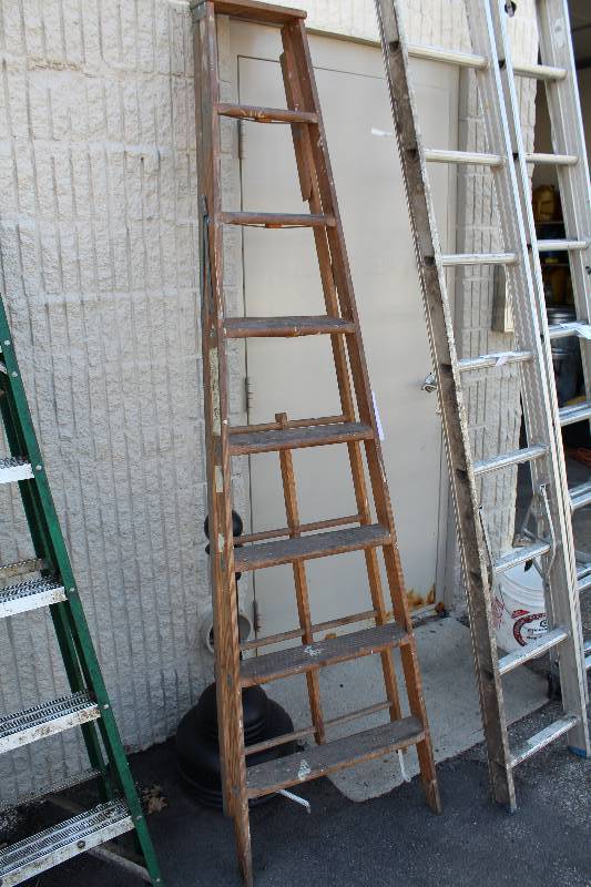 lot 36 image: 8ft. Wood Step Ladder