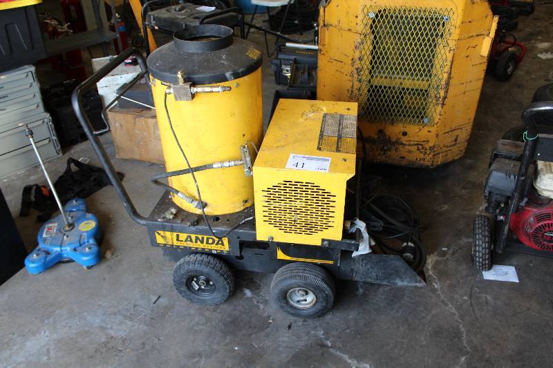lot 41 image: Landa Pressure Washer For Parts