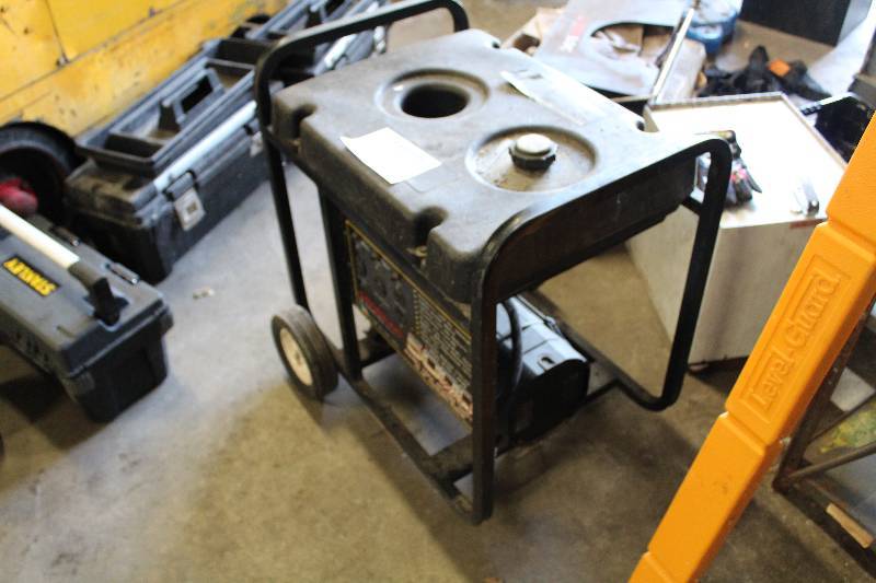 lot 50 image: Generac 5000W Generator w 10 hp. Tecumseh Motor