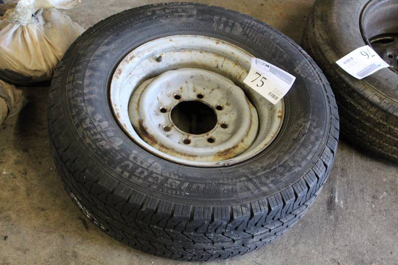 lot 75 image: Discoverer HT LT24575R16 MS Tire w 16in. 8-Lug Wheel