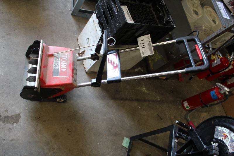 lot 119 image: Toro S-120 Snowblower