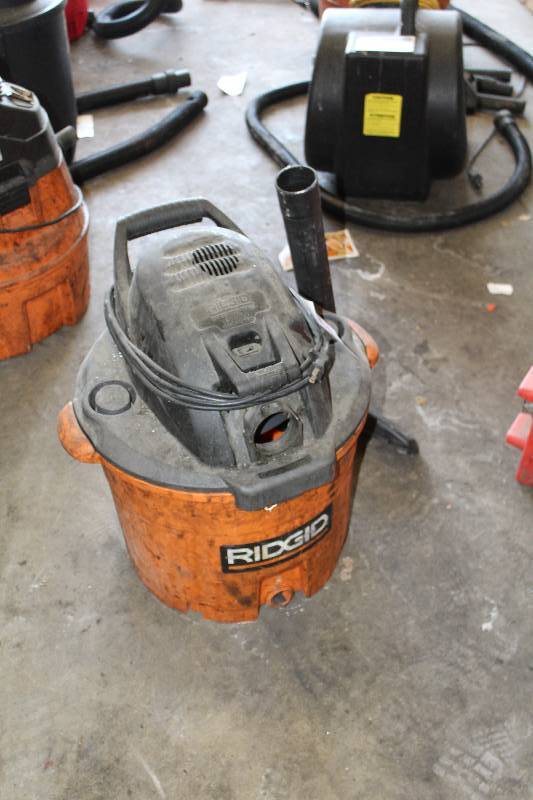 lot 113 image: Ridgid 12-Gallon WetDry Vac