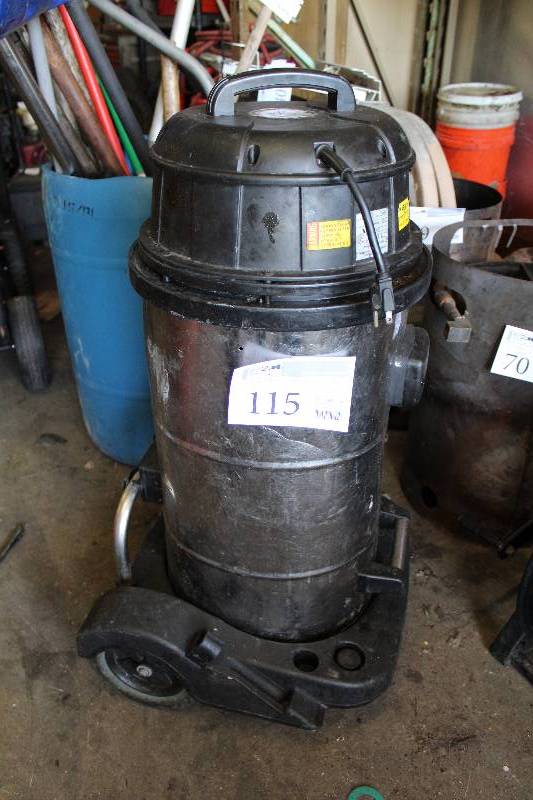 lot 115 image: Powr-Flite Heavy Duty WetDry Vac