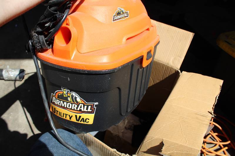 lot 114 image: ArmorAll 2.5-Gallon Utility WetDry Vacuum