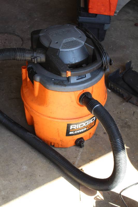 lot 108 image: Ridgid 16-Gallon WetDry Blower Vac