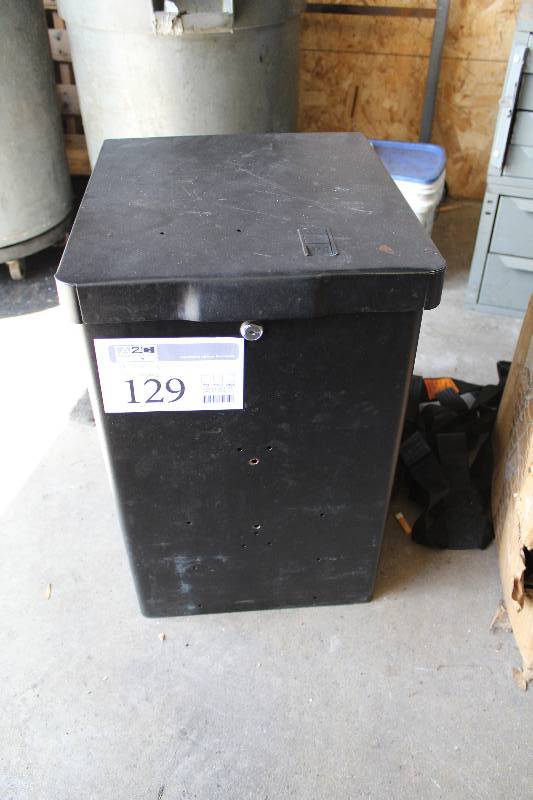lot 129 image: Car Locker