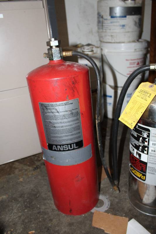 lot 157 image: Ansul R-102 3-Gallon Liquid Agent Restaurant Fire Suppression System