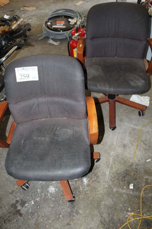 lot 259 image: Lot of (2) Rolling Office Chairs