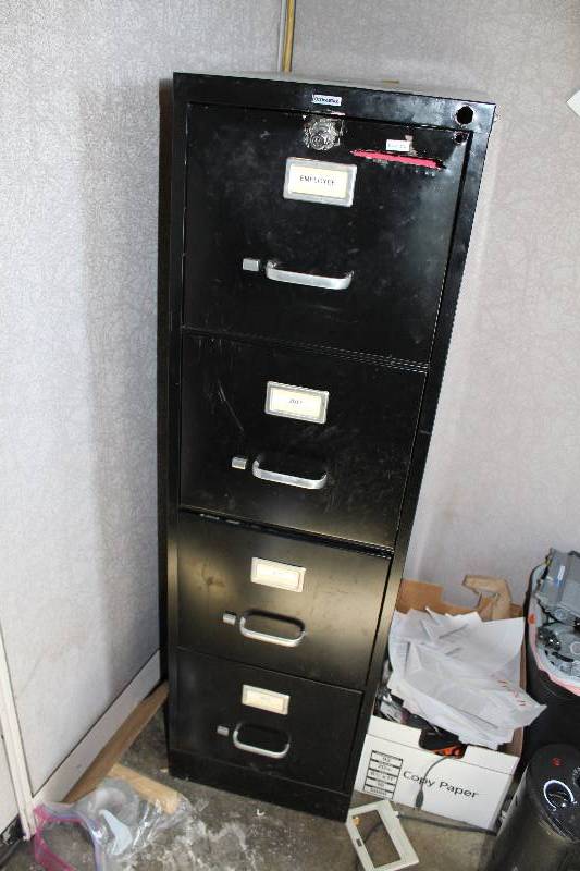 lot 187 image: 4-Drawer Metal Locking File Cabinet