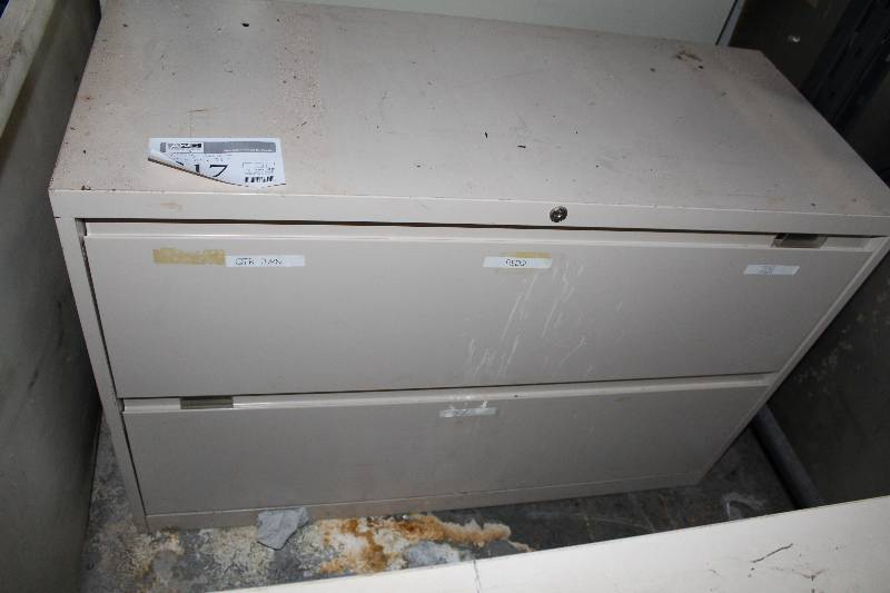 lot 217 image: 2-Drawer Metal Lateral File Cabinet