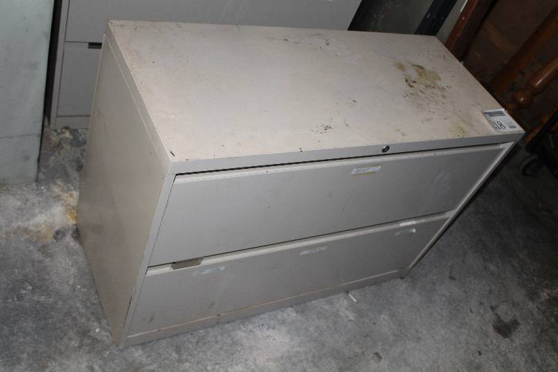 lot 218 image: 2-Drawer Metal Lateral File Cabinet