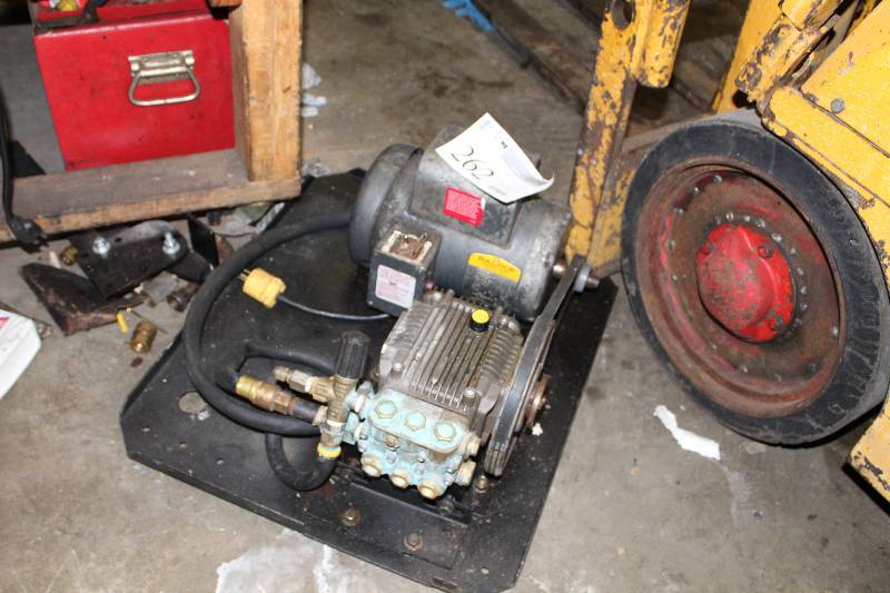 lot 262 image: Baldor Industrial Electric Motor w Mount