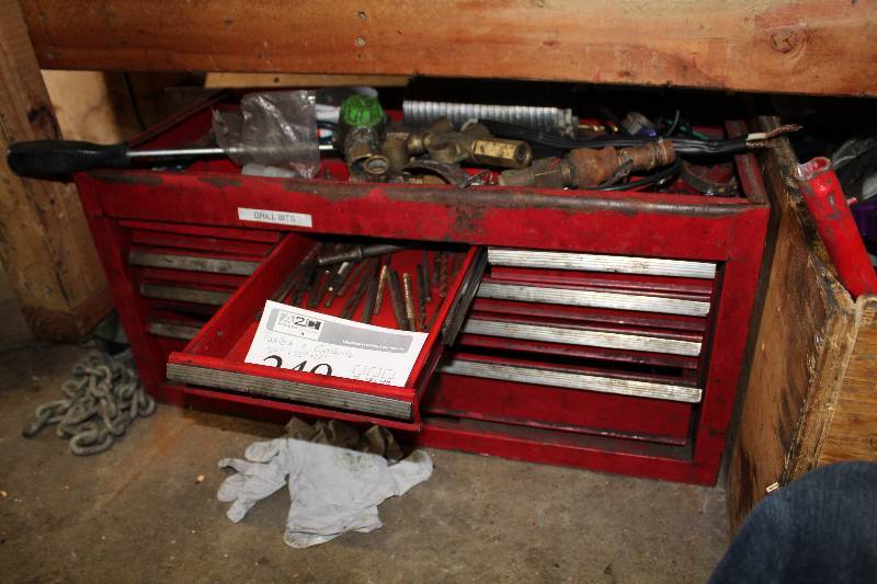 lot 240 image: Tool Box w Contents