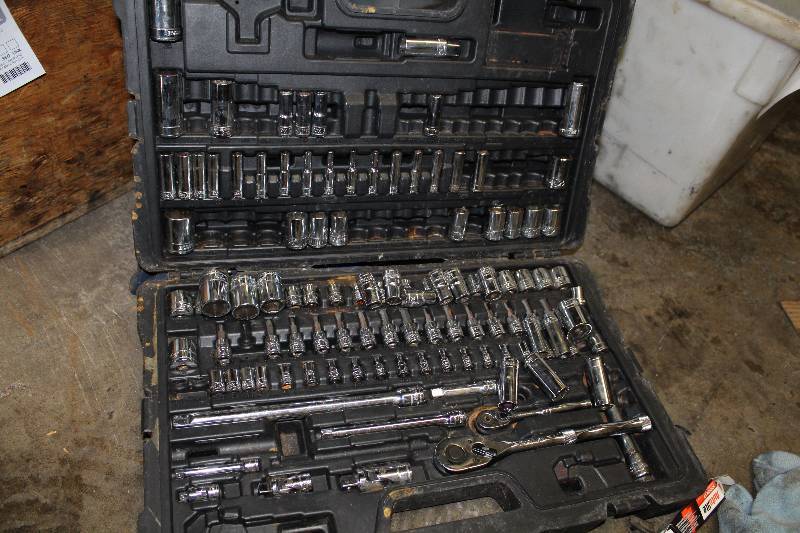 lot 235 image: Bostitch Socket Set