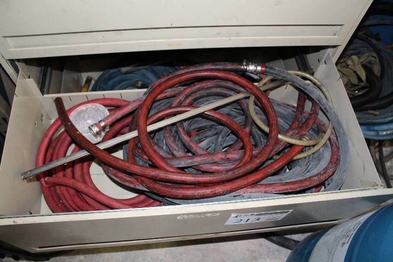 lot 213 image: Hoses