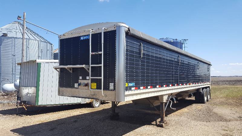 2009 Stoughton 40 Double Hopper Grain Trailer with Auto Tarp