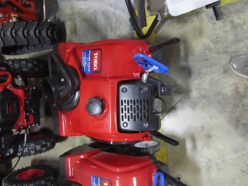 lot 6 image: Toro Power Clear 518 ZR 18 in. Single-Stage Gas Snow Blower