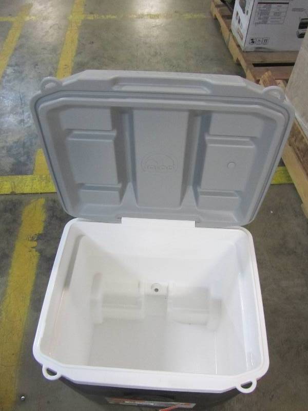 lot 74 image: IGLOO Quantum 52 Qt. Cooler with Wheels