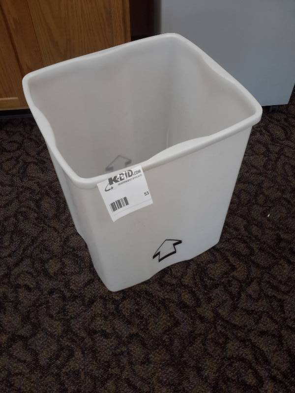 lot 53 image: Large plastic tub