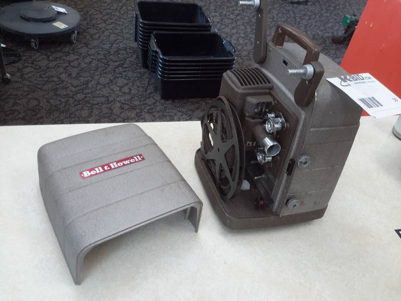 lot 30 image: Bell and Howell 8mm projector
