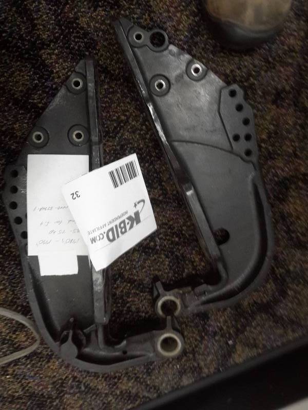 lot 32 image: Outboard Motor Bracket.. Part No.  1440-8394A-1