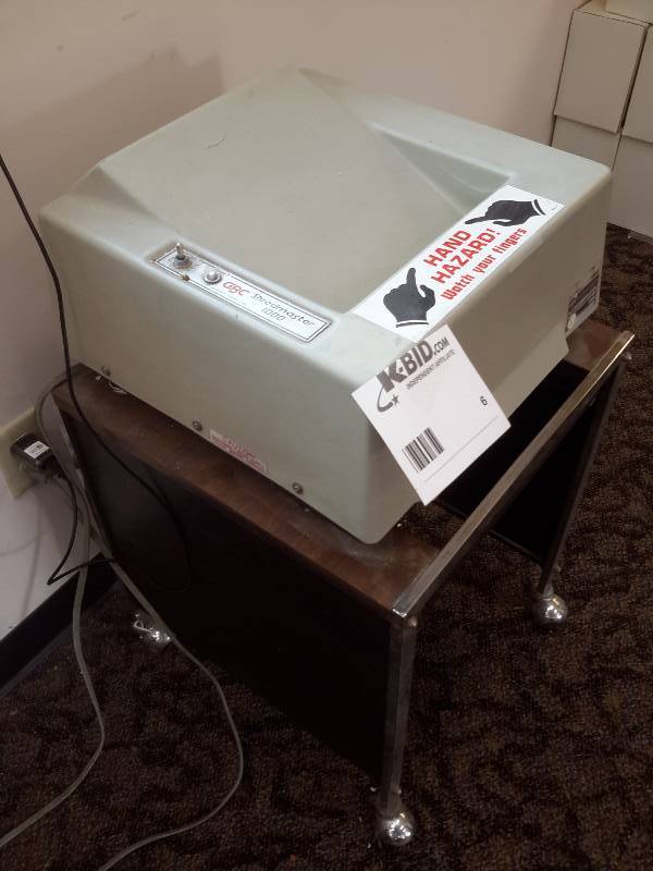 lot 6 image: GBC, Shredmaster 1000.. Commercial Shredder and stand