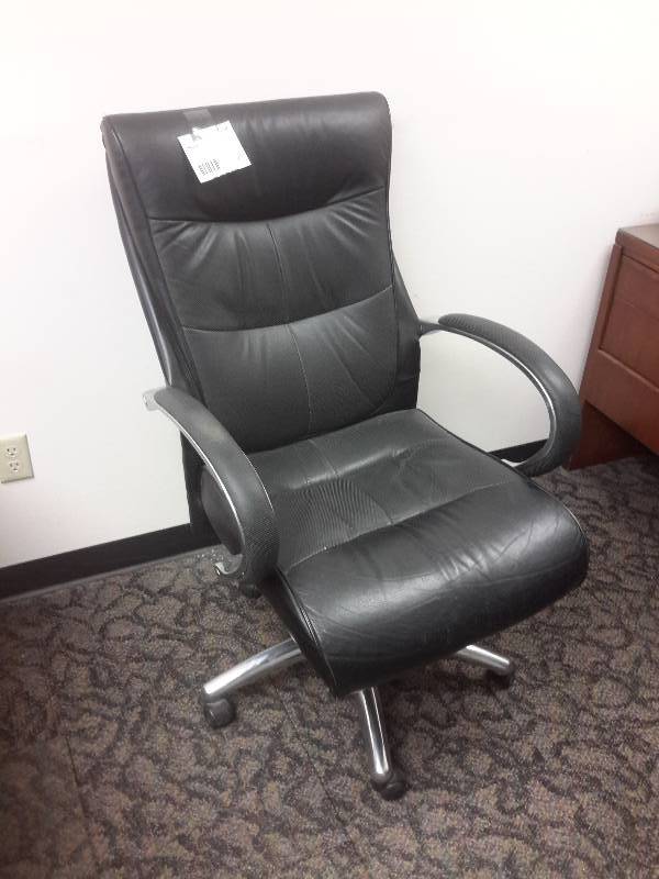 lot 22 image: Office chair.. Simulated leather