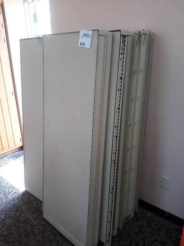 lot 37 image: Modular office Walls.. 2 in thick.. Heavy Duty