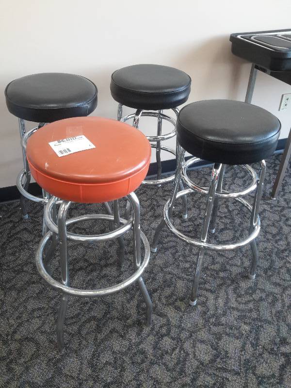 lot 4 image: 4, Chrome and Upholstered bar stools