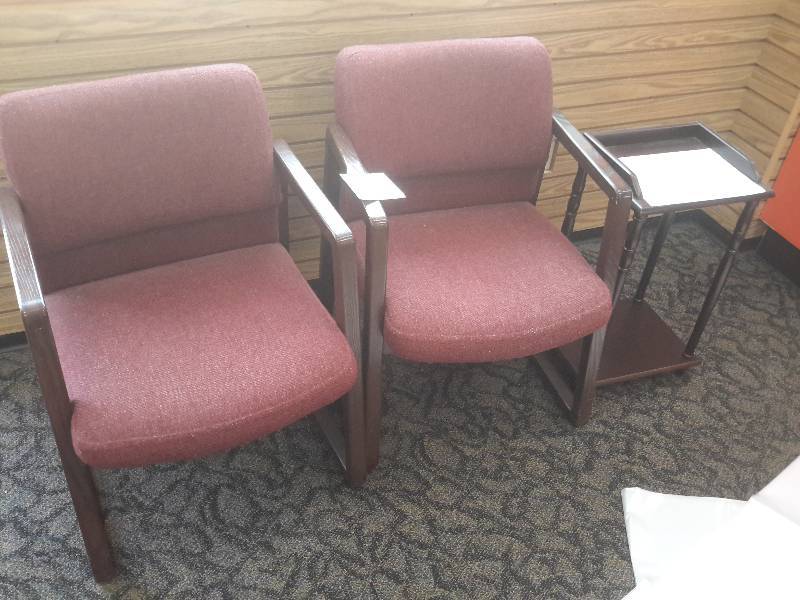 lot 42 image: 2 waiting room chairs and side table