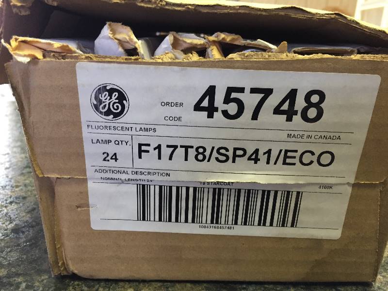lot 22 image: 24 GE Fluorescent Light Bulbs NEW