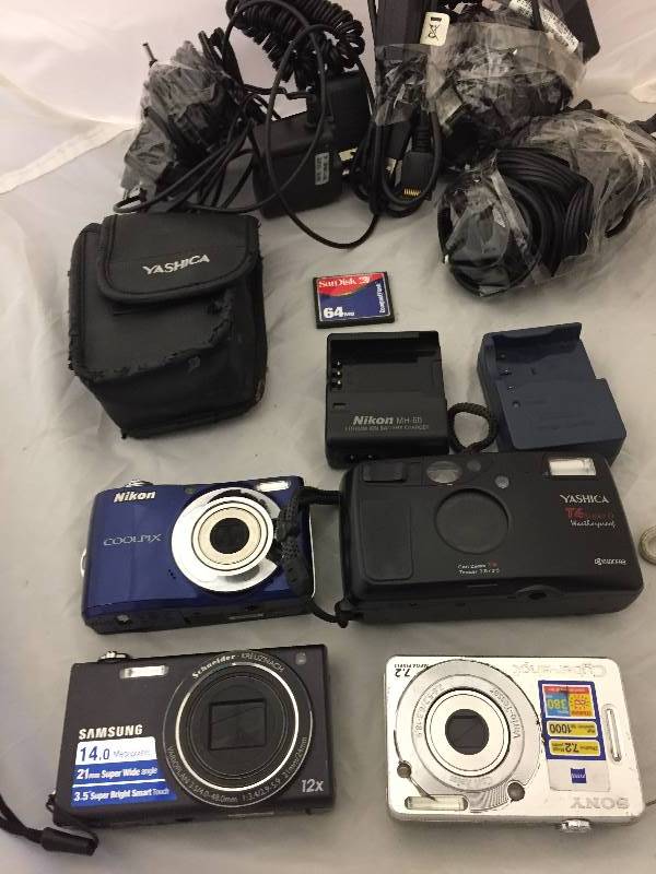 lot 34 image: Cameras - Sony, Nikon, Yashica, Samsung