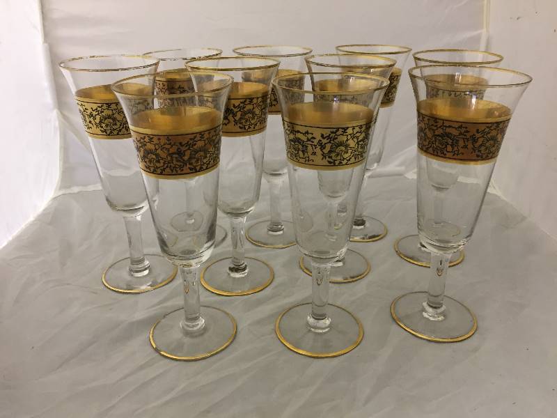lot 44 image: Vintage Wine Glasses - Gold Accents
