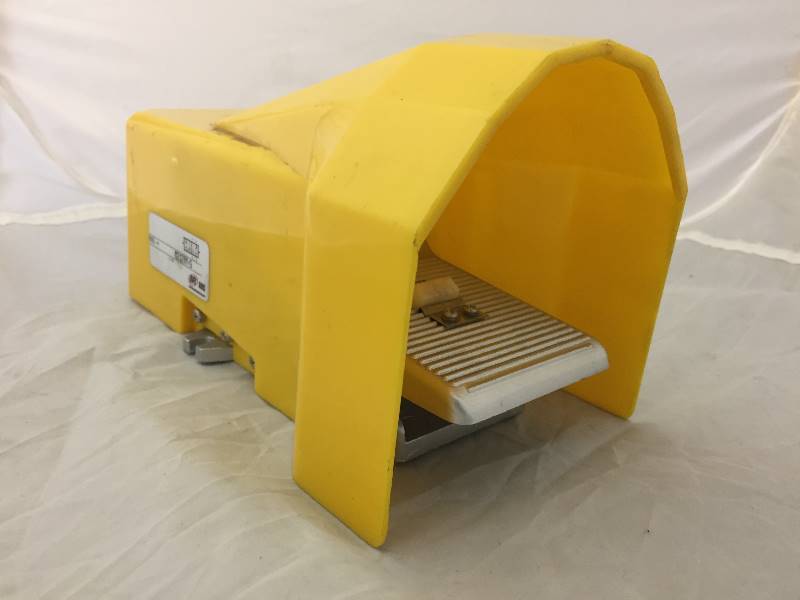 lot 46 image: Pneumatic Foot Control - New