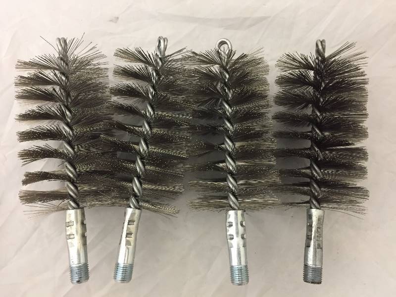 lot 47 image: 4 Round Wire Brushes - New