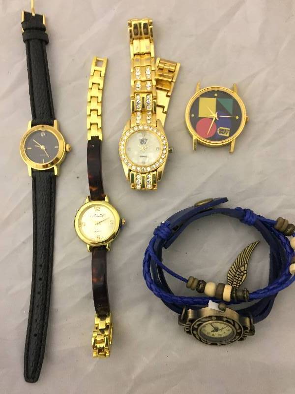 lot 70 image: New Ladies Watches & Vtg Best Buy Watch